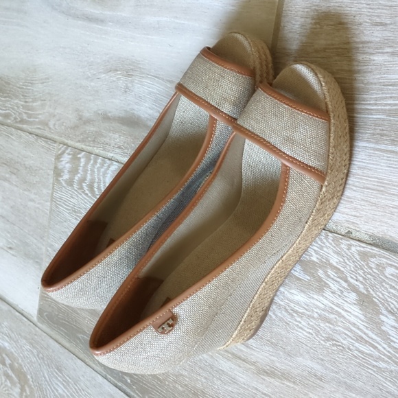 NWOT Tory Burch Plata Royal Tan Canvas Wedge Sandals size 39.5 - Picture 1 of 16